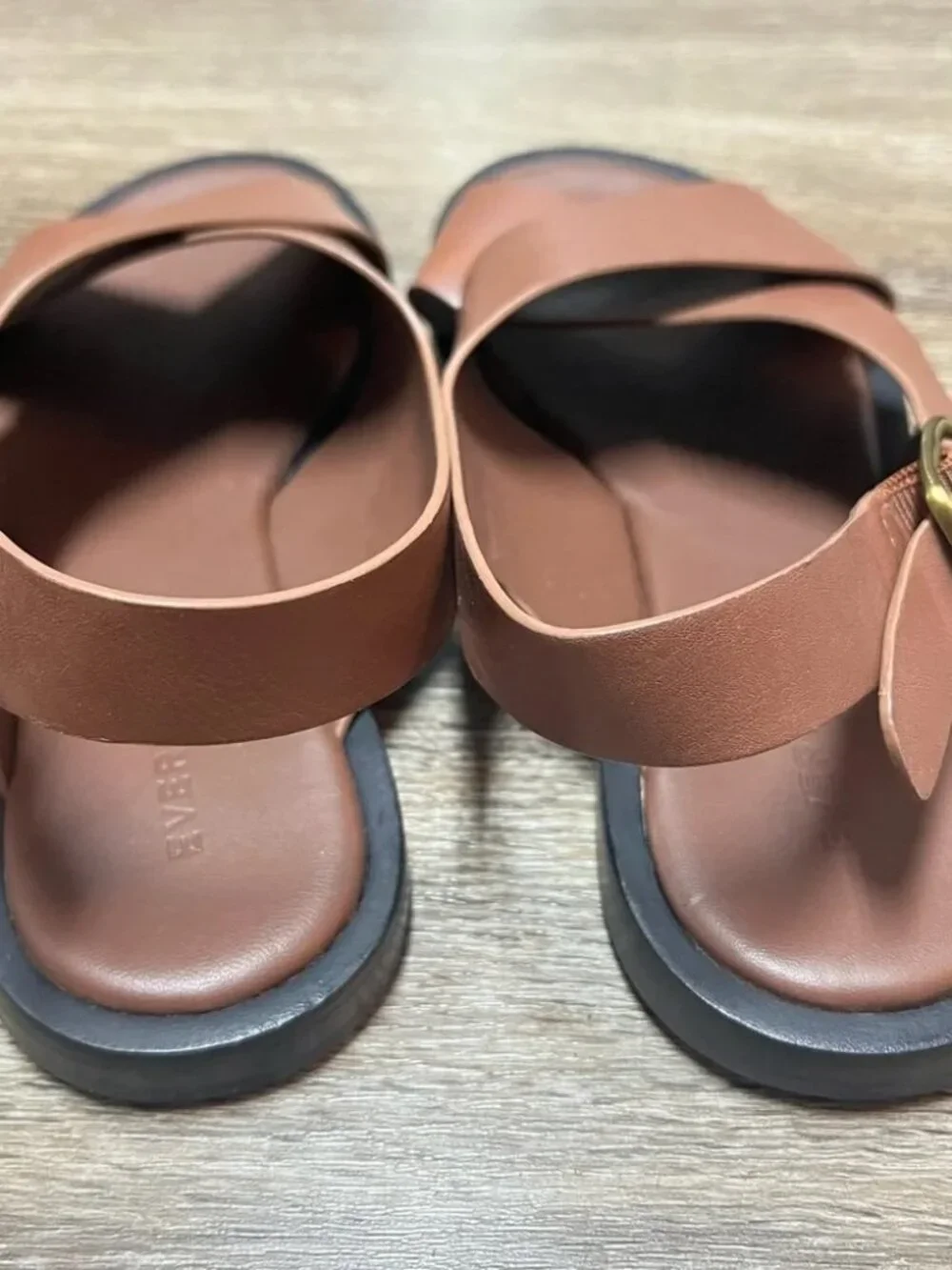 Everlane The City Crossover Sandal in Rum - Picture 4 of 6